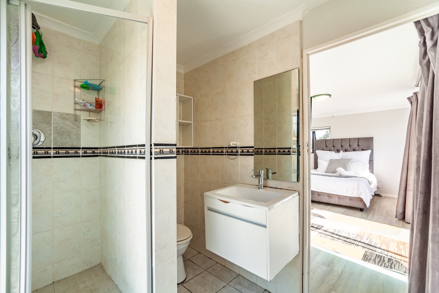 8 Bedroom Property for Sale in Milnerton Ridge Western Cape